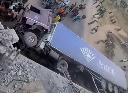 FanMilk Truck falls off the Achimota overhead onto road below