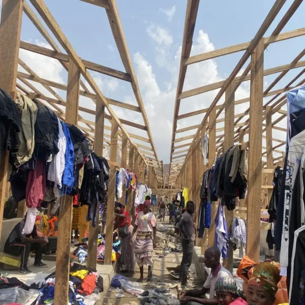 President Mahama gives 1,000,000 cedis to casualties of Kantamanto fire outbreak