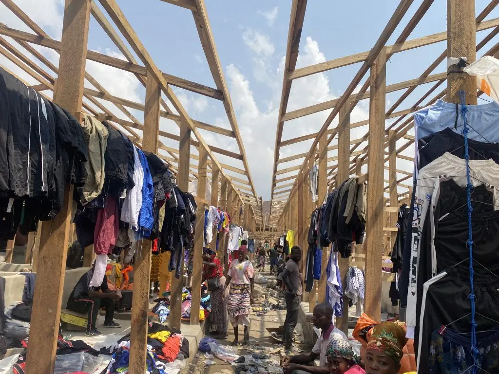 President Mahama gives 1,000,000 cedis to casualties of Kantamanto fire outbreak