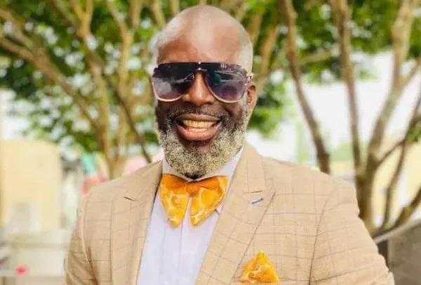 Kumchacha gets down on his knees as he begs Mahama for a ministerial appointment