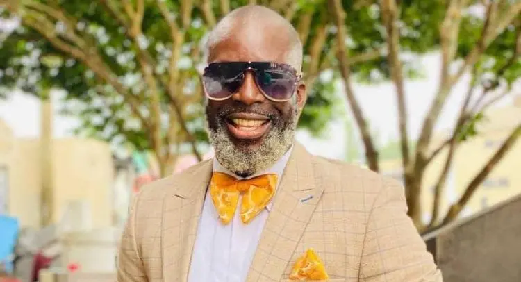 Kumchacha gets down on his knees as he begs Mahama for a ministerial appointment