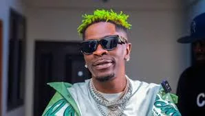 Shatta Wale laments receiving few views, saying, “You worry me to drop video but give me nonsense numbers.”